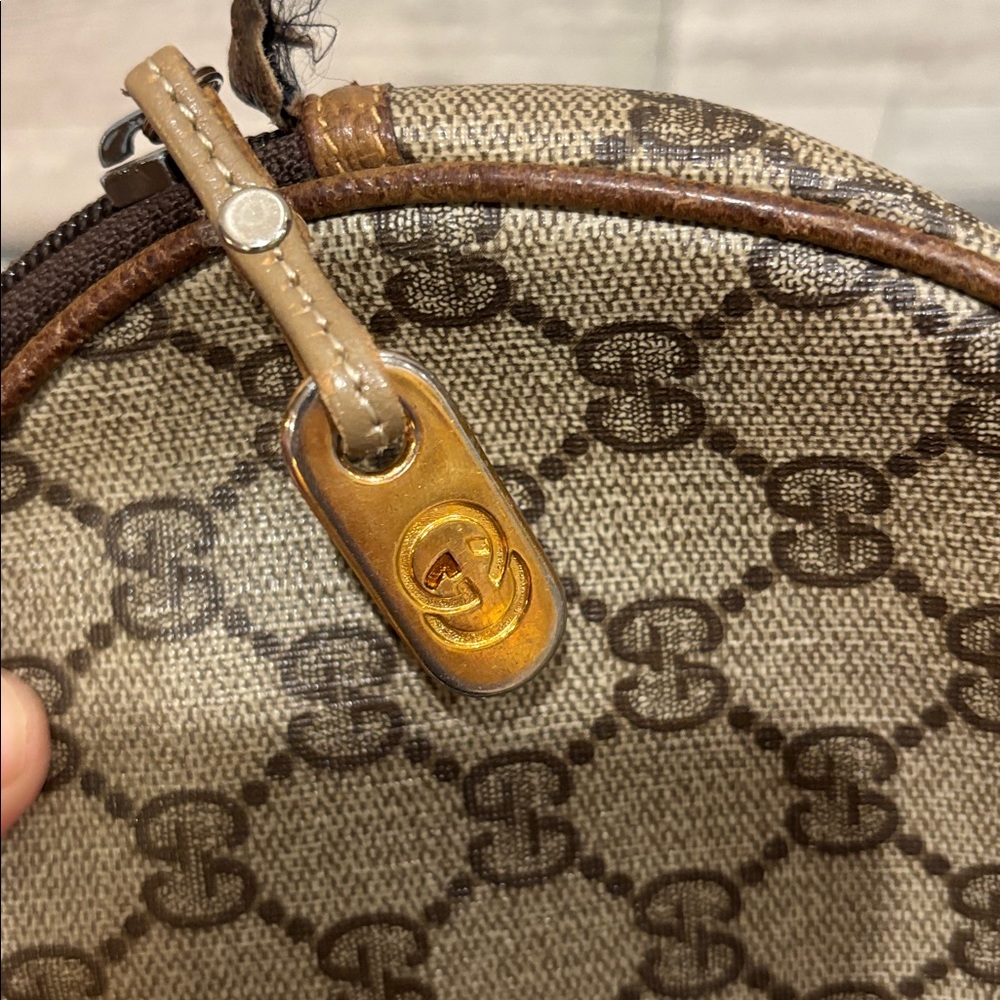 Gucci Beige and Brown Monogram Clutch - Picture 4 of 8